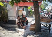 Pedagang Telur Jadi Incaran Komsosnya Babinsa Semanggi