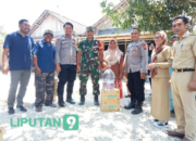 Polres Nganjuk bersama AKD Lengkong dan Jatikalen Sumbangkan Air Minum dalam Kemasan untuk Warga Desa Pule