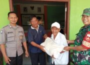 Demi Jaga Ketertiban, Babinsa Dampingi Penyaluran Beras      