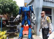 Kreatif dan Edukatif, Ratusan Knalpot Brong Sitaan Dijadikan Patung Robot Oleh Polresta Malang Kota