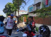 Babinsa Kratonan Datangi Juru Parkir Untuk Laksanakan Komunikasi Sosial