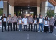 Kapolda Sulsel Memberikan Penghargaan Beberapa Awak Media