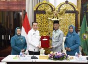 Pj Gubernur Agus Fatoni Serahkan Surat Tugas Plt Bupati OKI kepada Dja’far Shodiq
