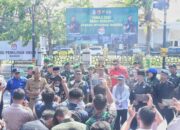 Pasukan Korem 081/DSJ Berhasil Bubarkan Massa Anarkis di Depan KPU Kota Madiun