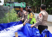 Kendaraan Taktis Polres Blitar Kota Berubah Fungsi Bantu Masyarakat Droping Air Bersih