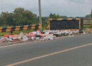 Akses Vital Jadi TPS Liar di Jembatan Nepa Sampang, Kecamatan Banyuates Terkesan Tutup Mata