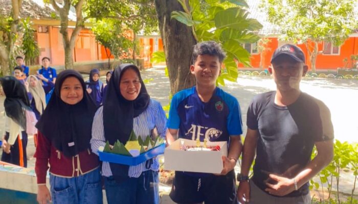Momen Bahagia Putra Ali Seltek, Kabiro detik Nusantara Rayakan Ultah Anak Pertamanya di Sekolah SMPN 1 Banyuates 