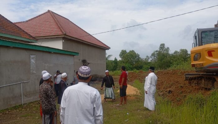 Ormas GPBT Sampang, Bersama Tokoh Masyarakat, Bangun Jalan Makadam Secara Swadaya