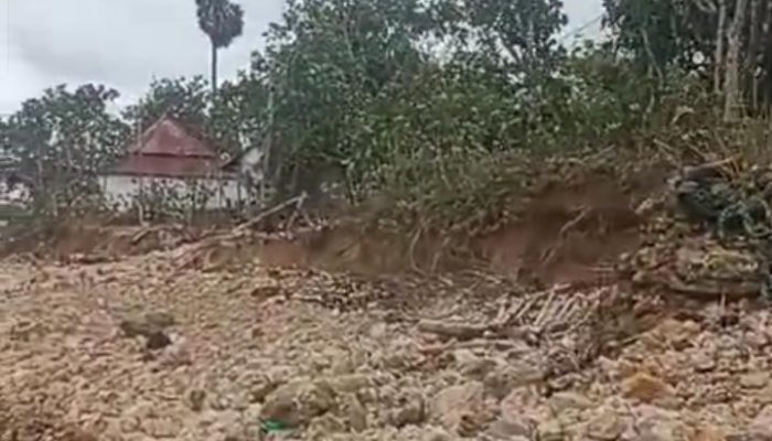 Tragis di Pesisir Nepa Sampang, Banjir Rob Rusak Kuburan, Warga Minta Pemerintah Turun Tangan