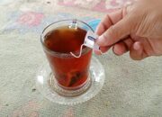 Menikmati Teh Hangat, Tradisi Sederhana yang Menenangkan Jiwa dan Menjaga Kesehatan