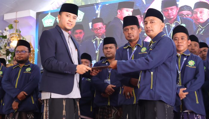 Momentum Bersejarah! Milad ke-29 Darussyahid Lantik Abdul Holik Ali Hudi sebagai Ketua Umum IKADA