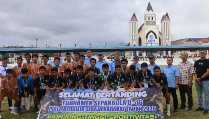 Bupati Taput Buka Turnamen Sepak Bola Barat Sepak Bola Cup 2026 Perebutan Piala Bergilir Siraja Nabarat
