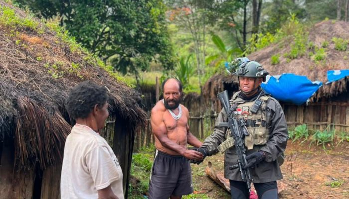 Menyapa dari Jantung Papua, Patroli Humanis Satgas Damai Cartensz Perkuat Kedekatan dengan Warga Ilaga