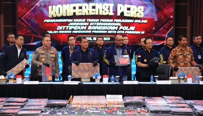 Polri Tangkap Buronan Interpol Beijing, Tegaskan Komitmen Berantas Kejahatan Transnasional