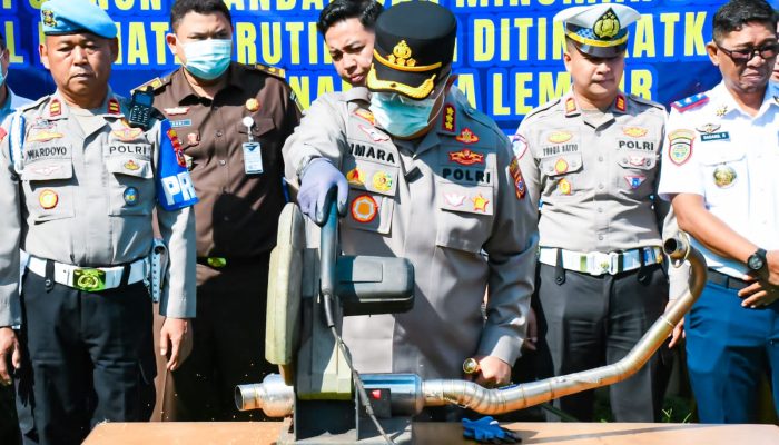 Polresta Cirebon Musnahkan Belasan Ribu Botol Miras dan Ribuan Kanlpot Brong