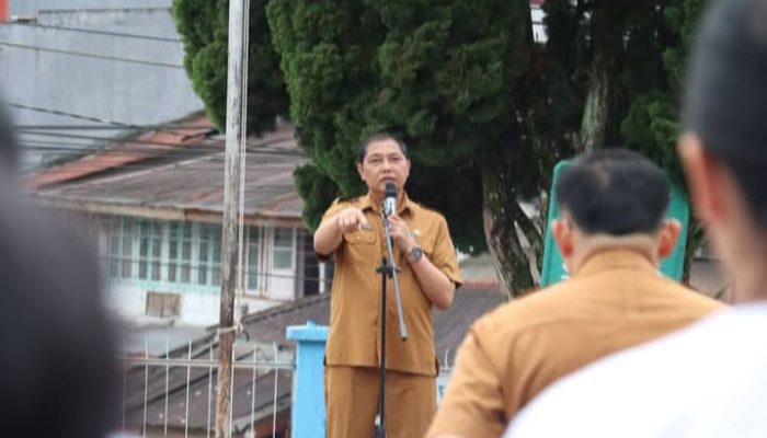 Direktur Pimpin Apel Pagi Ingatkan Perbaiki Diri Memperbaiki Pelayanan ini Amanatnya