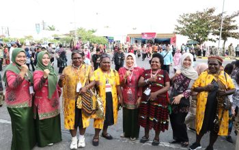Ketua TP PKK Madina Hadiri Peringatan HKG Ke 54 di Makassar