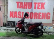 Tahu Tek Pak Tek Lamongan Legenda 12 Tahun di Jalan Raya Urip Sumoharjo, Hanya Tetap 12 Ribu Sudah Pake Telor
