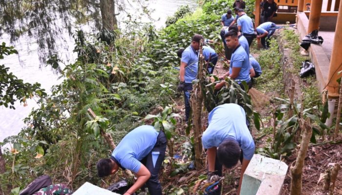 Aksi Peduli Lingkungan,Lanud Iswahjudi Bersihkan Telaga Serangan