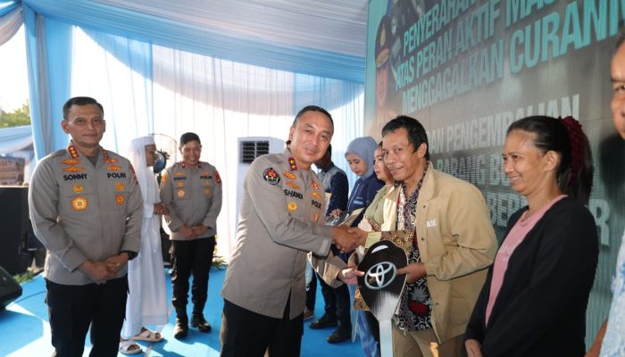 Wujud Negara Hadir Kapolda Sumsel Pimpin Penyerahan Barang Bukti Kejahatan ke Korban