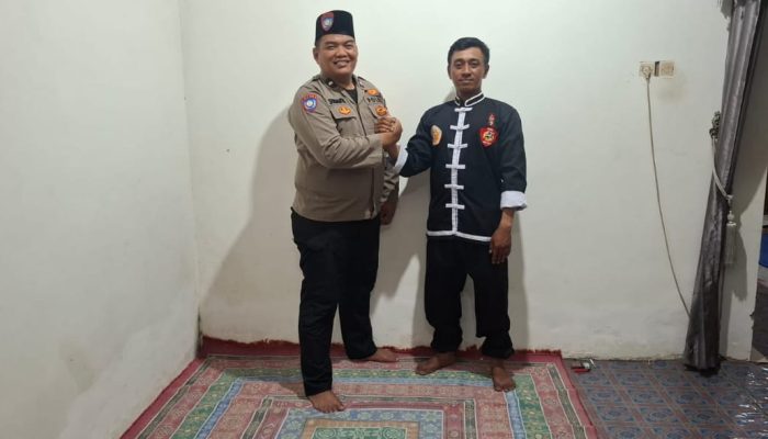 Bhabinkamtibmas Sidomukti Gelar Cooling System dan Penggalangan Kamtibmas Perkuat Sinergi dengan IKS PI Kera Sakti Jelang Pengesahan Warga Baru di Kota Madiun