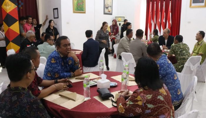 Walikota Gunungsitoli Bersama Forkompinda Sambut Duta Besar Prancis di Bandara Binaka