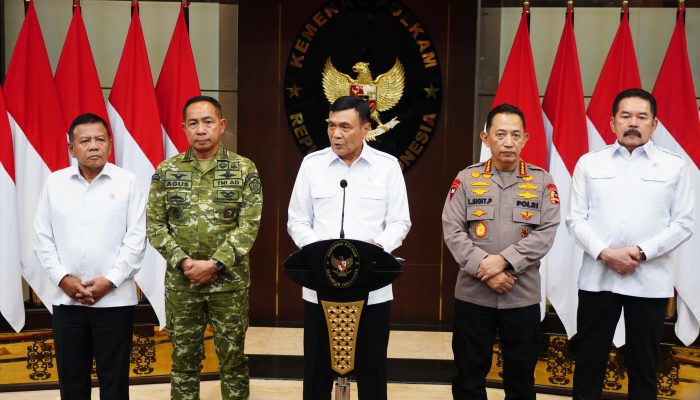 Panglima TNI Dampingi Menko Polkam Sampaikan Imbauan Jaga Kondusifitas Bangsa