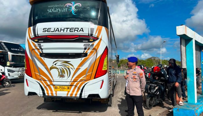 Personel Polres Selayar Intensifkan Pelayanan dan Pengamanan si Jalan Kawasan Aktivitas Masyarakat, Hingga Pelabuhan