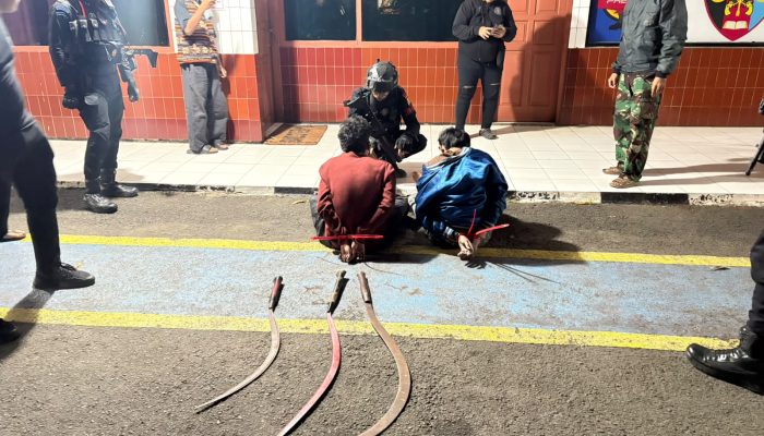 Brimob Polda Metro Jaya Bergerak Cepat Bubarkan Tawuran di Ciputat,2 Orang dan 3 Clurit Diamankan