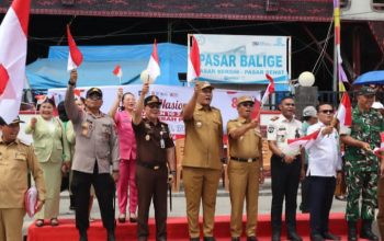 Kapolres Bersama Forkopimda Toba Bagikan Bendera Merah Putih, Wujudkan Semangat Persatuan dan Nasionalisme di Masyarakat