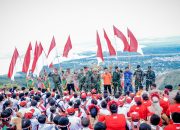 Sang Merah Putih Terbesar di Indonesia Berkibar di Puncak Gunung Cycloop Koops TNI Habema Gegap Gempita Damai Persatuan dari Tanah Cenderawasih