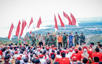 Sang Merah Putih Terbesar di Indonesia Berkibar di Puncak Gunung Cycloop Koops TNI Habema Gegap Gempita Damai Persatuan dari Tanah Cenderawasih