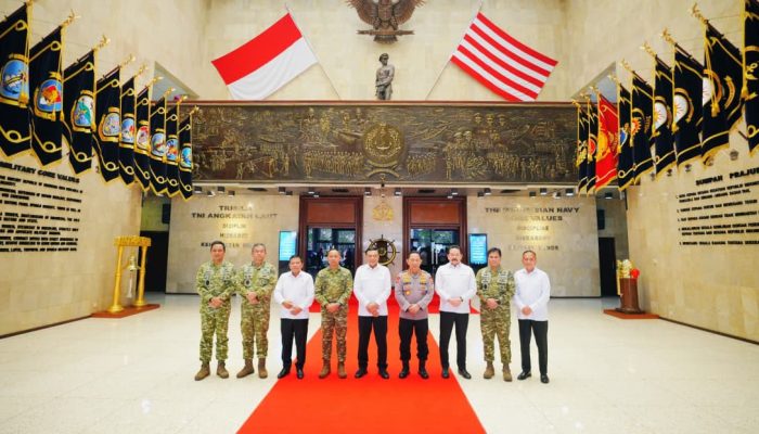 Kapolri Bersama Menko Polkam dan Pimpinan Lembaga Negara Perkuat Kebersamaan di Mabes TNI AL