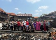 Api Bergerak Menghanguskan Rumah Kepedulian Polri menguatkan:Polres Musi Rawas Bantu Warga Petunang