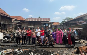 Api Bergerak Menghanguskan Rumah Kepedulian Polri menguatkan:Polres Musi Rawas Bantu Warga Petunang