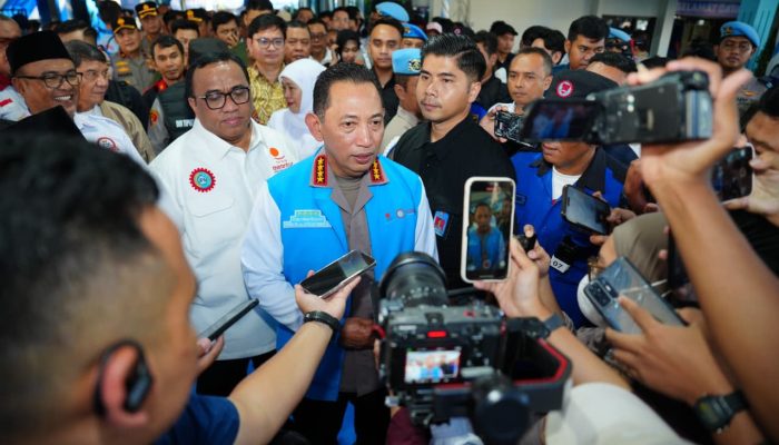 Kapolri Dorong Buruh Pengusaha Terus Dialog Kesejahteraan Pekerjaan dan Dunia Usaha Kepentingan Bersama