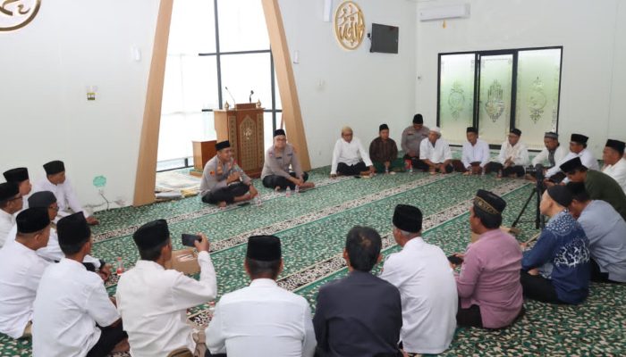Jumat Curhat di Masjid Al Fatah Wakapolres Tangerang Ajak Warga Cegah Tawuran dan Kejahatan Anak