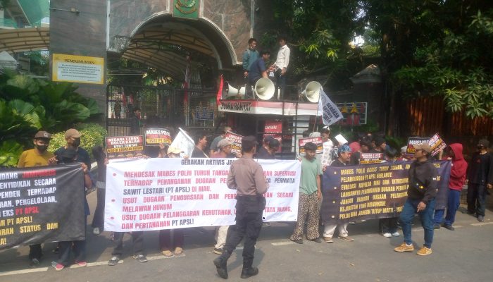 Gerakan Aktivis Jakarta Gelar Aksi di Mabes Polri dan Kejaksaan Agung Desak Penanganan Perkara Warga Riau