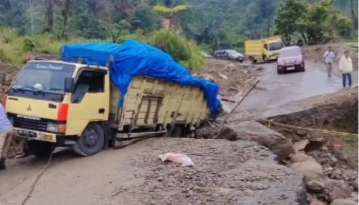 Ketua DPW IJEN Sumut Desak Gubernur Sumut Perbaikan Jalan Lintas Provinsi Jembatan Merah Lingga Bayu