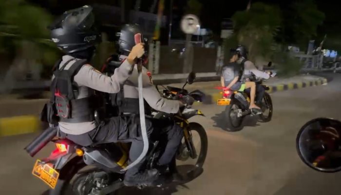 Patroli Brimob Cegah Potensi Tawuran di Cakung,Dua Pemuda Diamankan