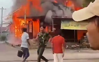 BREAKING NEWS: Kebakaran Hebat Landa Panyabungan Tonga Madina Minggu Pagi, Warga dan Damkar Berjibaku Padamkan Api