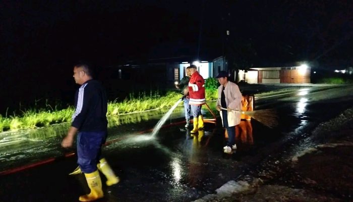 Pemerintah Tangani Tumpahan Solar di Jalan Raya Silangkitang Pengendara Dihimbau Tetap Waspada