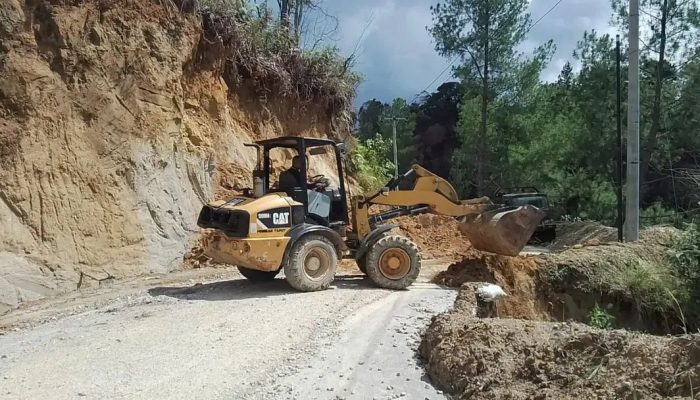 Pemkab Tapanuli Utara Bergerak Cepat Tangani Longsor di Ruas Jalan Sp Simorangkir – Salib Kasih