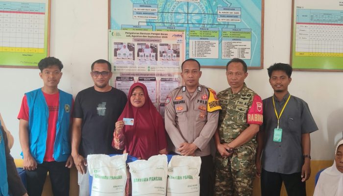 Polsek Pasimaranmu Kawal Penyaluran Program Bantuan Pangan PBP untuk 455 KK di Desa Majapahit