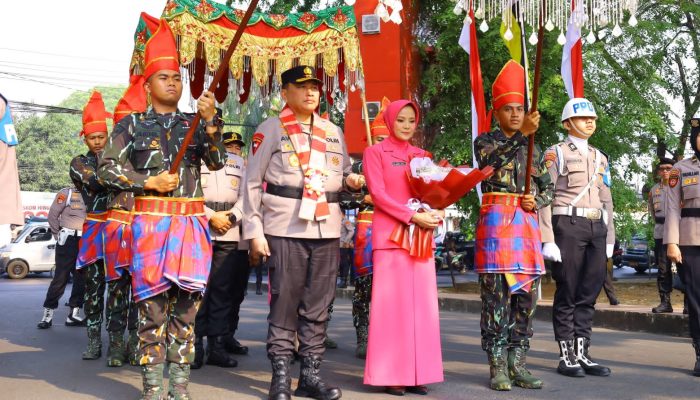 Polda Sulsel Gelar Tradisi Penyambutan Kapolda Baru dan Pelepasan Irjen Pol Djuhandani Raharjo Puro di Mapolda Sulsel
