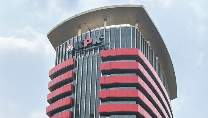 BREAKING NEWS: KPK Periksa Ajudan Wali Kota Padangsidimpuan dan Kadis PUPR Tapsel! Ada Apa?