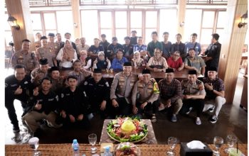 Perkuat Sinergitas Media dan Polri, Kapolres Majalengka Potong Tumpeng di Syukuran HUT Humas Polri Ke-75